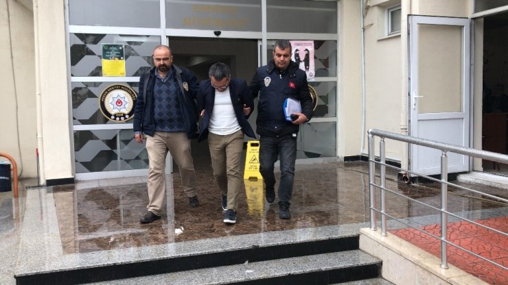 Sahte 100 liralarla 10 bin liralık altın alıp, kaçtı