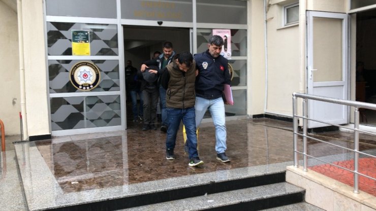 20 saniyede 3 cep telefonu çaldı
