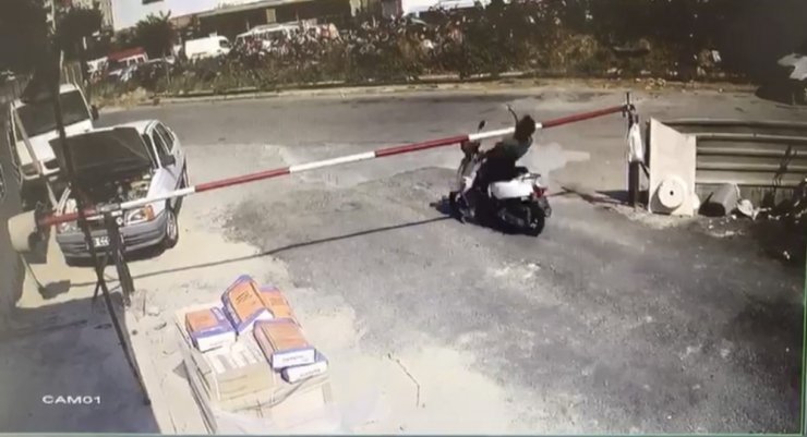 Motosiklet sürücüsünün talihsiz anı