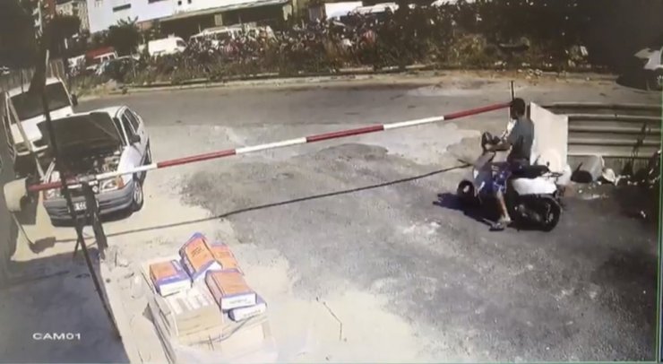Motosiklet sürücüsünün talihsiz anı
