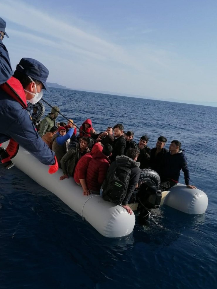 Muğla'da Türk kara sularına geri itilen 38 sığınmacı kurtarıldı