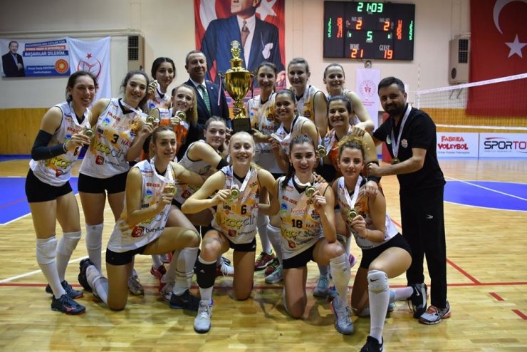 Filede Sakarya Voleybol ile Numune Gençlik 1. Lige yükseldi