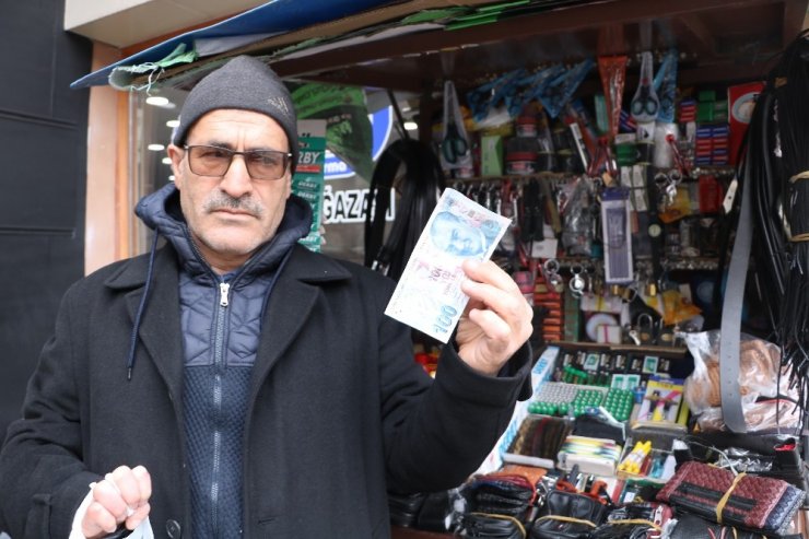 Engelli satıcıya da acımadılar