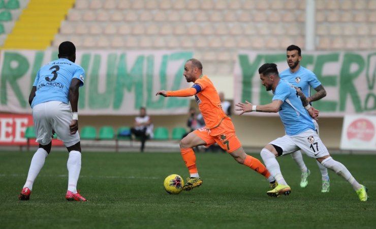 Süper Lig: Alanyaspor: 1 - Gaziantep FK: 0 (ilk yarı)