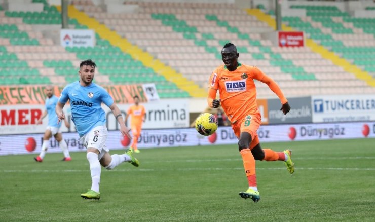 Süper Lig: Alanyaspor: 1 - Gaziantep FK: 0 (ilk yarı)