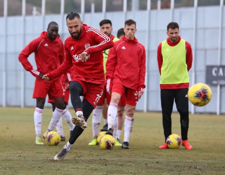 Yasin Öztekin: “Antalya’dan 3 puanla dönmek istiyoruz”