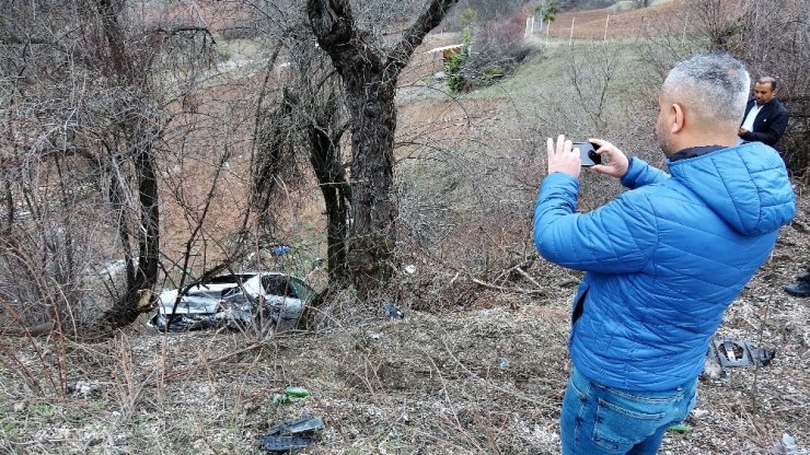 Şarampole uçan otomobilden burnu kanamadan çıktı