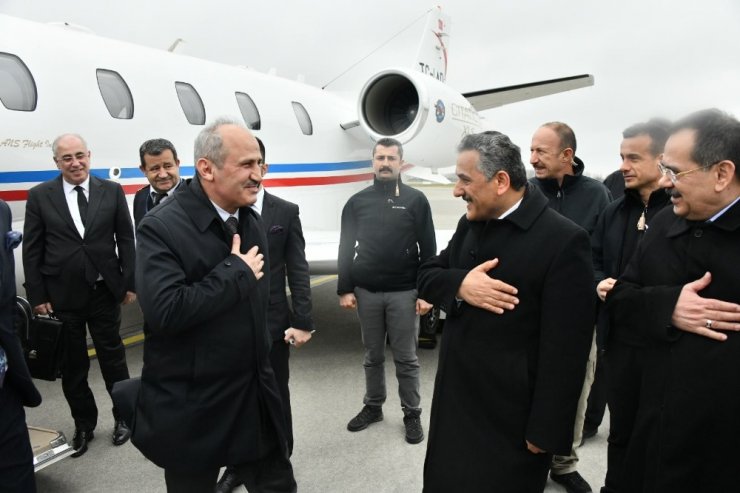 Bakan Turhan’a ‘kalp’ten karşılama