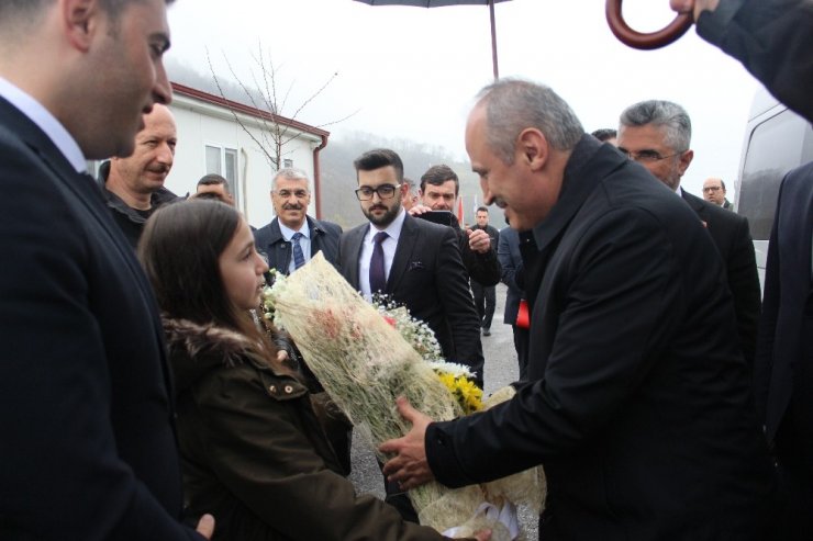 Bakan Turhan’a ‘kalp’ten karşılama