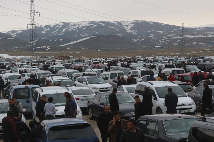 İkinci el otomobile bakan çok alan yok