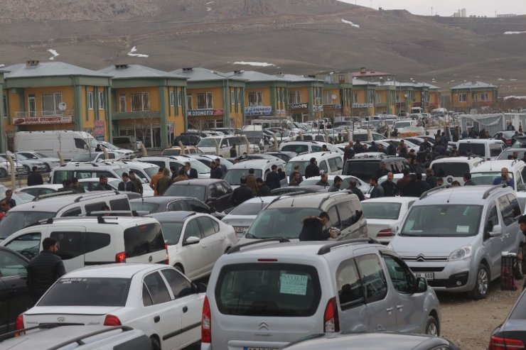 İkinci el otomobile bakan çok alan yok