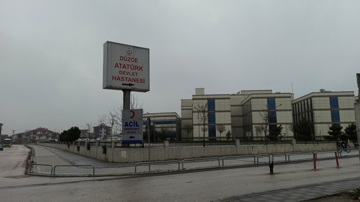 Baba korona virüs şüphesiyle gözetim altına alınan 5 yaşındaki kızını kaçırmaya çalıştı