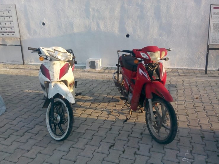 Çaldıkları motosikleti bırakıp yenisini çalınca yakayı ele verdiler