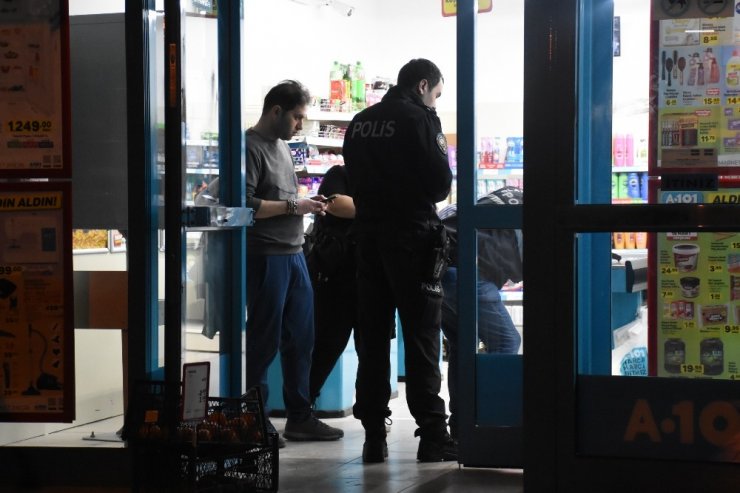 İzmir’de marketler zincirinde silahlı soygun