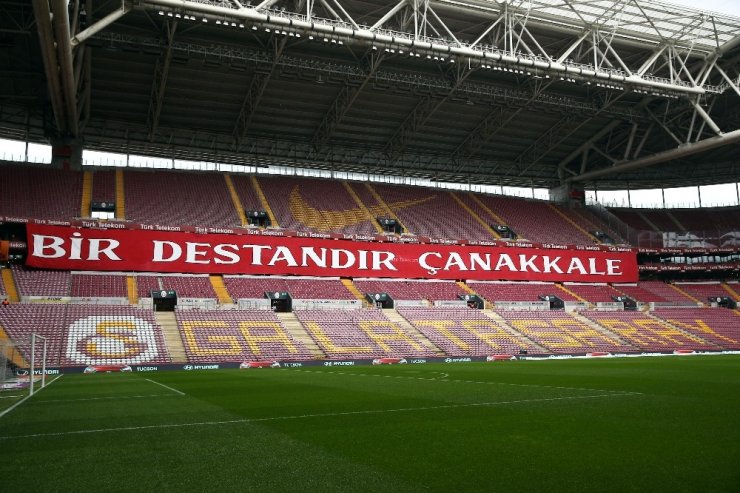 Galatasaray taraftarlarından Çanakkale pankartları