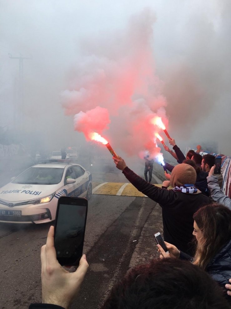 Trabzonspor taraftarı takımını yalnız bırakmadı