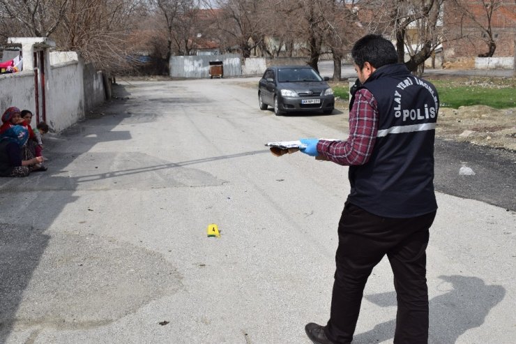 Komşuların kavgasında silahlar konuştu: 5 yaralı
