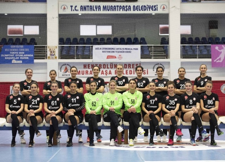 Kadın Hentbol Takımında kupa mesaisi
