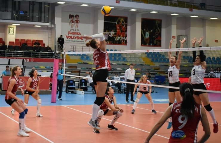 Nilüfer’in sultanları Beşiktaş’ı 3-0 yendi