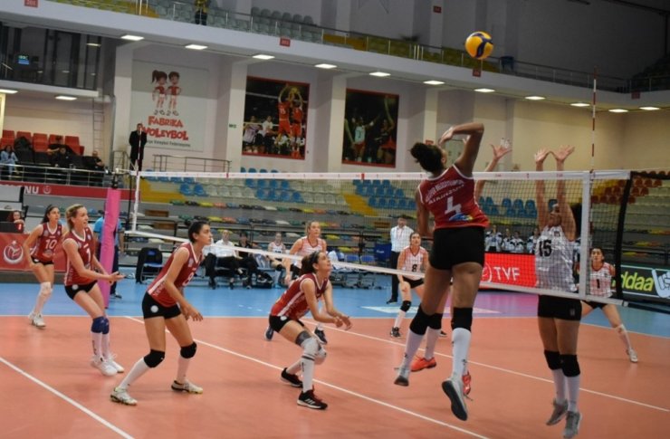 Nilüfer’in sultanları Beşiktaş’ı 3-0 yendi