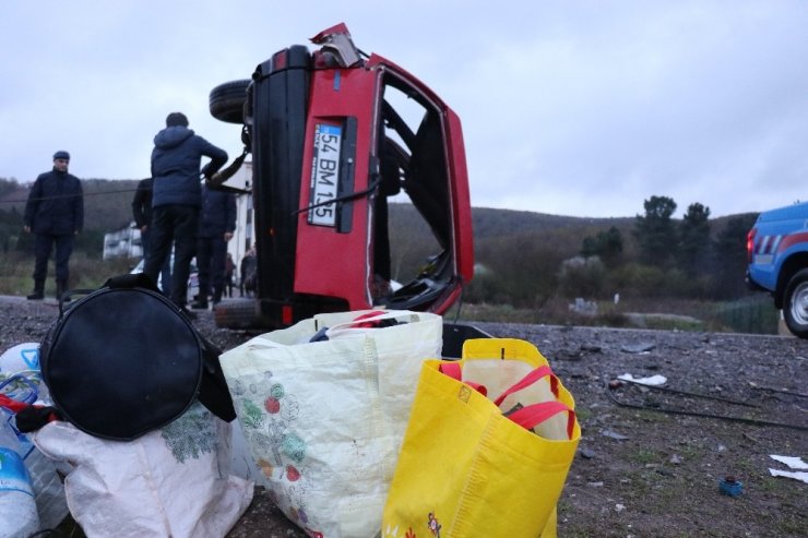 Takla atarak hurdaya dönen otomobilden yaralı kurtuldular