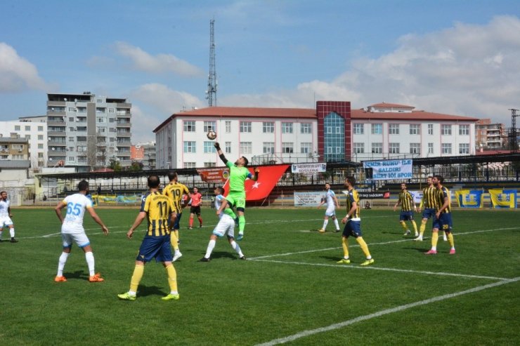 Seyircisiz maçta olay çıktı