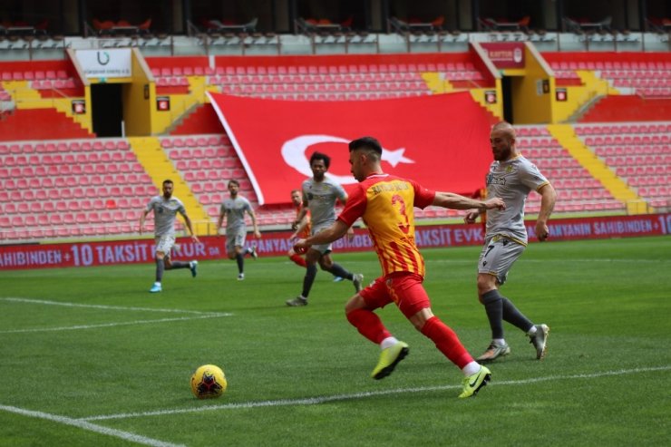 Süper Lig: Hes Kablo Kayserispor: 2 - Yeni Malatyaspor: 0 (İlk yarı)