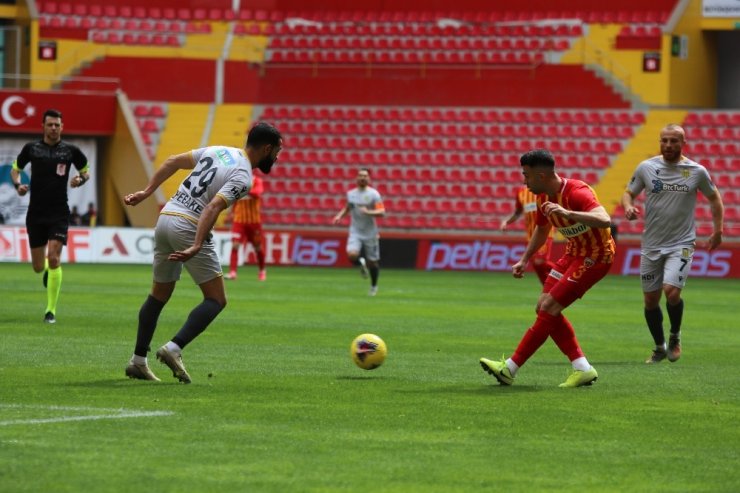 Süper Lig: Hes Kablo Kayserispor: 2 - Yeni Malatyaspor: 0 (İlk yarı)