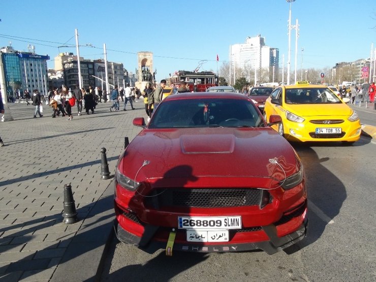 Taksim’de lüks aracının egzozundan susturucuyu çıkaran adama para cezası