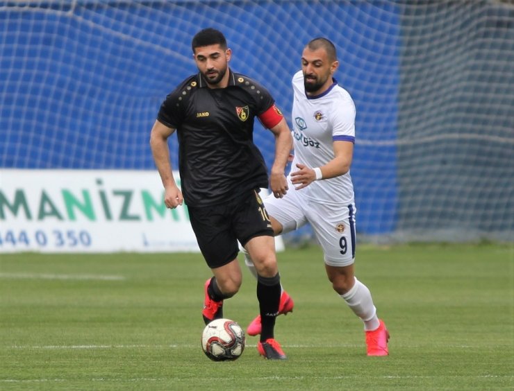 TFF 1. Lig: Menemenspor: 2 - İstanbulspor: 2