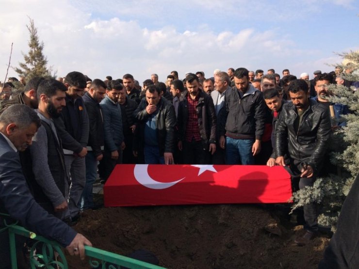 Çığ faciasında hayatını kaybeden itfaiyeci toprağa verildi