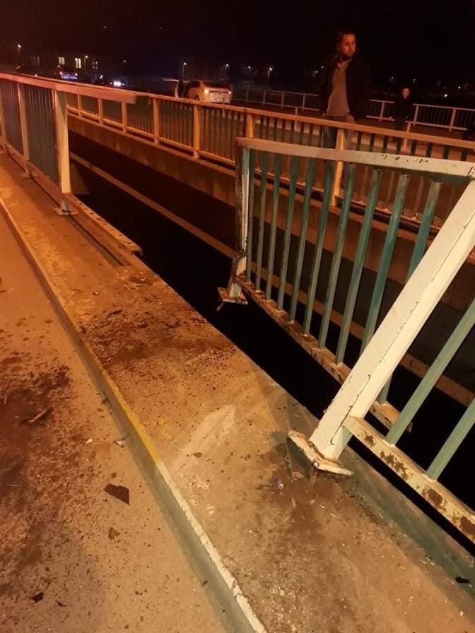 Köprünün korkuluklarına çarparak durabildi; 5 yaralı
