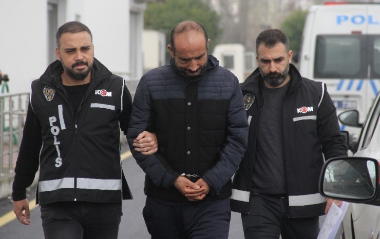 Peruklu kalpazanı vatandaş yakalayıp darp etti