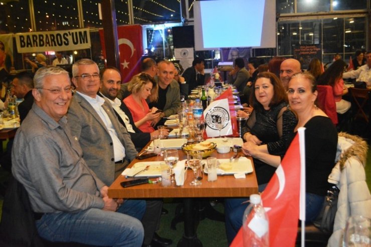 Ayvalık’ta Barbaros Sefaspor şampiyonluğunu kutladı