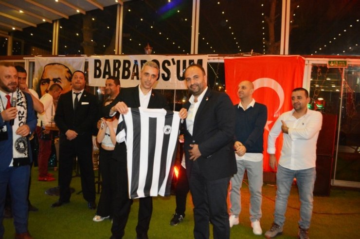 Ayvalık’ta Barbaros Sefaspor şampiyonluğunu kutladı