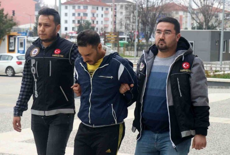 Bolu’da, uyuşturucu ile yakalanan Suriye uyruklu şahıs tutuklandı