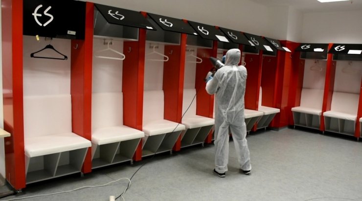 Eskişehirspor Adana Demirspor maçı öncesinde stadyum ilaçlandı