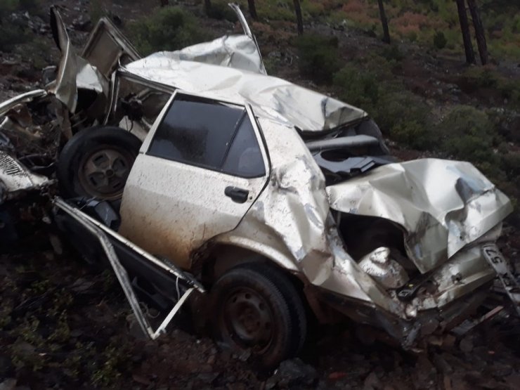 Kayıp 2 şahıs 90 metrelik uçuruma yuvarlanan otomobilde ölü bulundu