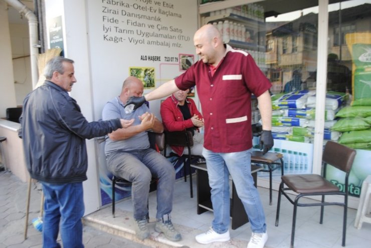 Kahveciler müşterilerine kolonya ikram ediyor