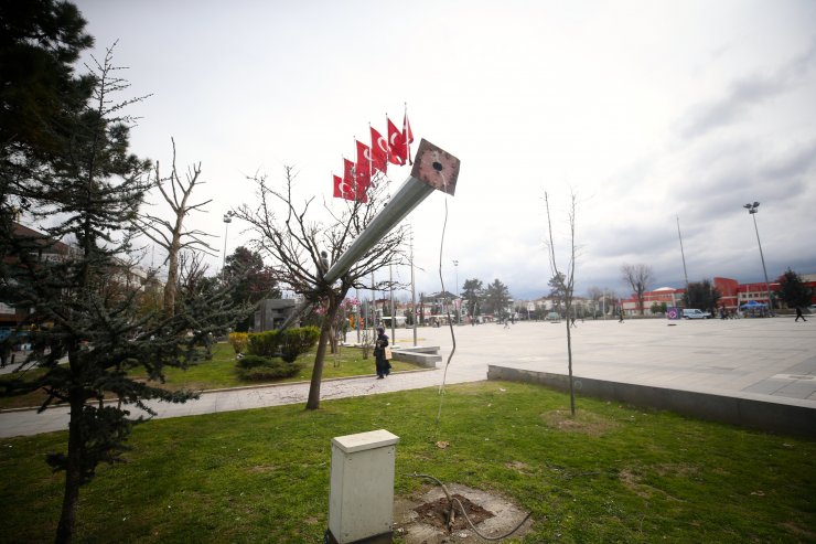 Düzce'de kuvvetli rüzgar etkili oluyor