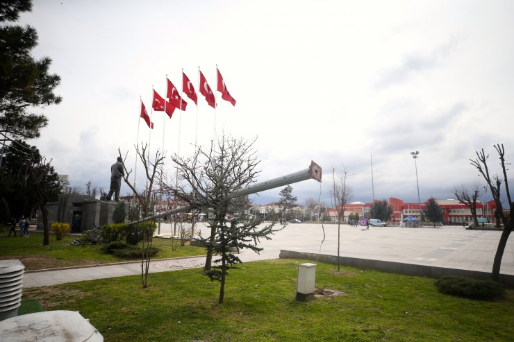 Düzce'de kuvvetli rüzgar etkili oluyor