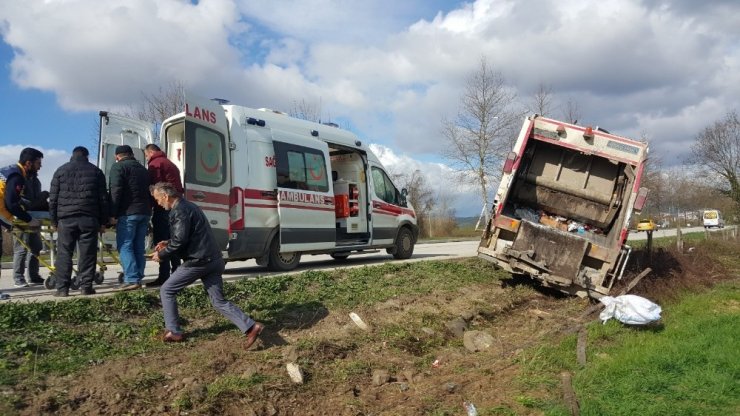 Düzce’de çöp kamyonu yoldan çıktı: 3 yaralı