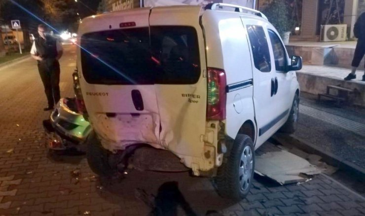 Park halindeki araca çarpıp kaçtı