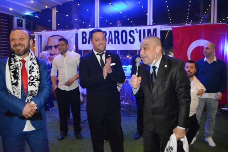 Ayvalık’ta Barbaros Sefaspor şampiyonluğunu kutladı