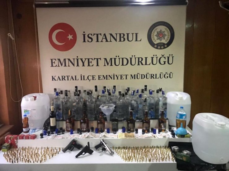 Evini kaçak içki imalathanesine çevirdi