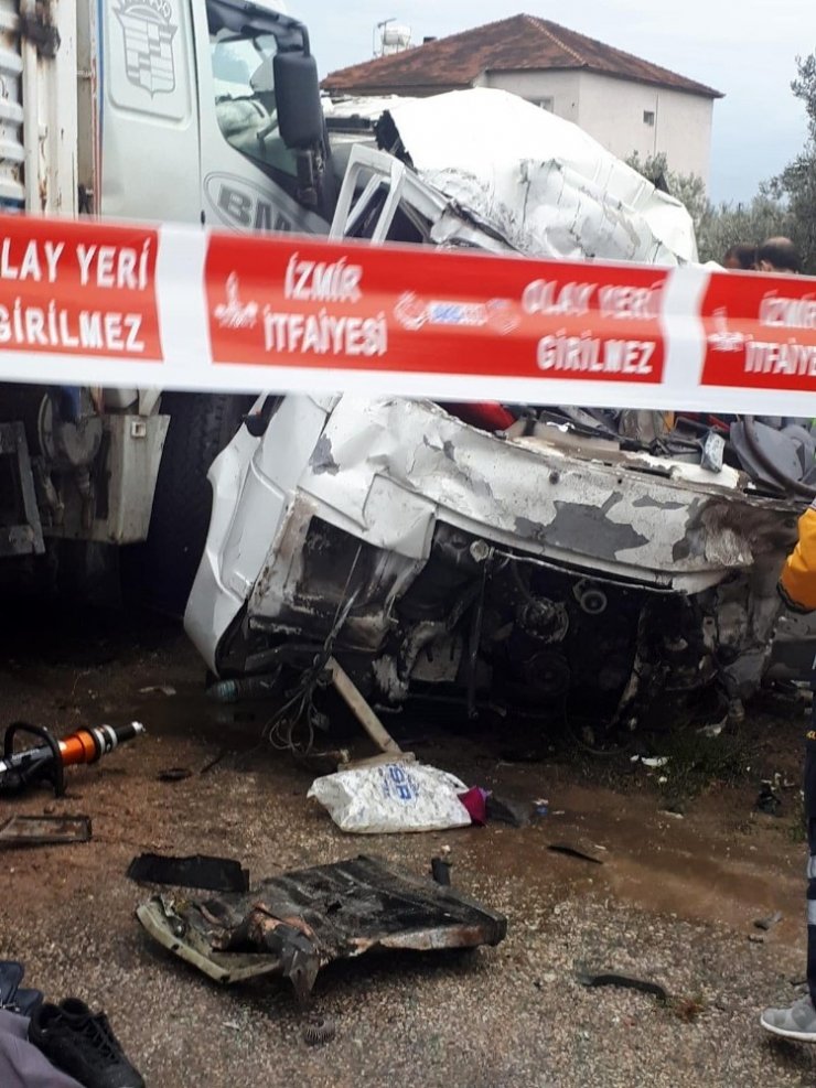 İzmir’de korkunç kaza: 1 ölü, 4 yaralı