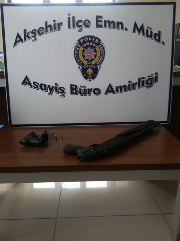 Kavgayı ayırmak isterken tüfekle vurulup yaralandı