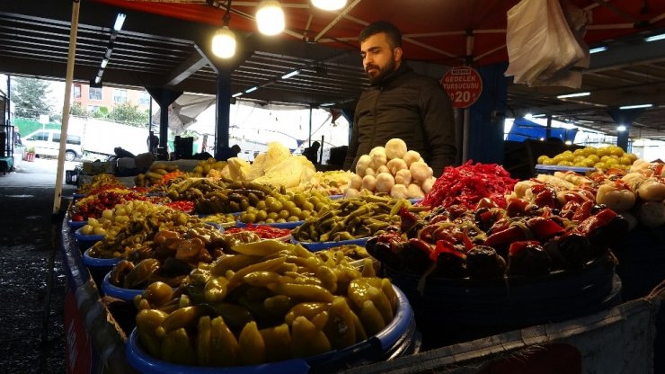 Korona virüsü semt pazarlarını da vurdu