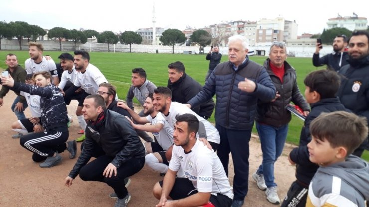 Burhaniye’de şampiyonluk sevinci