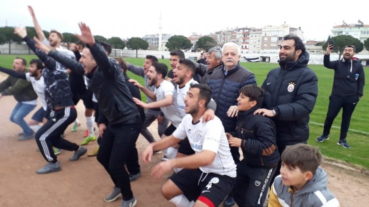 Burhaniye’de şampiyonluk sevinci